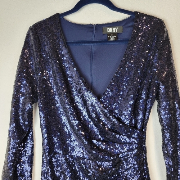 NWT DKNY Long Sleeve Side-Ruched Sequin Gown in Navy Size 6 - Picture 5 of 16